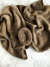 Load image into Gallery viewer, camel yarn