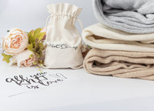 Load image into Gallery viewer, Beginner Knitting Kit, Super Chunky hat kit, knitting kit for beginners, Chunky knit beanie kit, Christmas gift