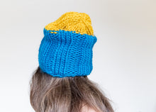 Load image into Gallery viewer, Knitting Kit for Beginner, Blue Knit hat kit, beginner knitting kit, Knitting tool kit for beginners, Chunky yarns kit, Big merino wool kit