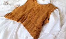 Load image into Gallery viewer, knitted camel hair vest