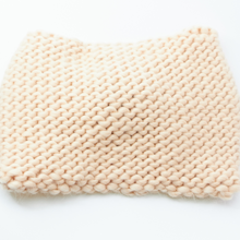 Load image into Gallery viewer, Womens Knitting Pattern, Knitting Pattern Headband, PDF pattern, Instant Download, Chunky yarn, Color Pop Super Chunky Headband