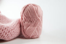 Load image into Gallery viewer, giant merino wool